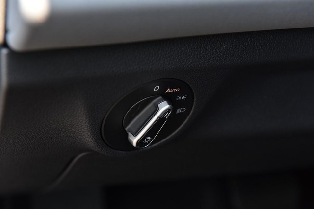 Volkswagen Jetta Vehicle Image 11