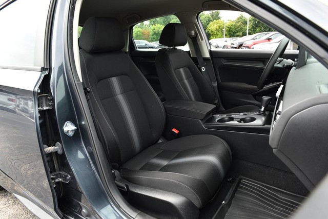 Honda Civic Hatchback Vehicle Image 20