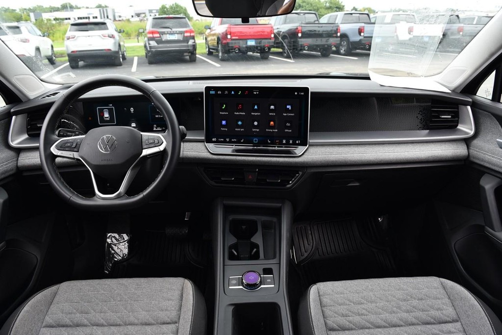 Volkswagen Tiguan Vehicle Full-screen Gallery Image 7