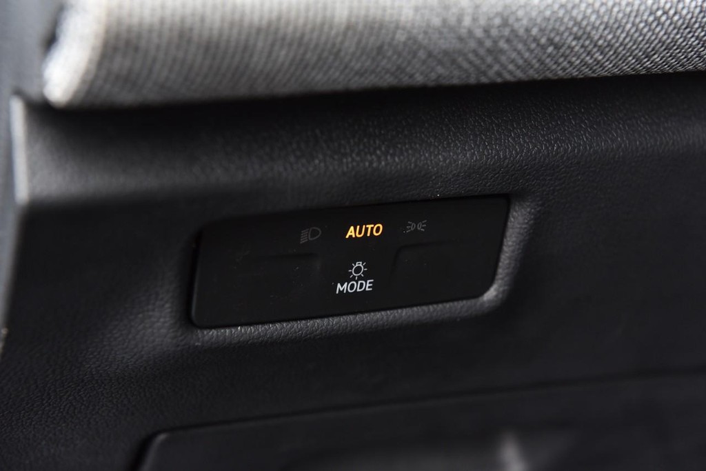 Volkswagen Tiguan Vehicle Full-screen Gallery Image 10