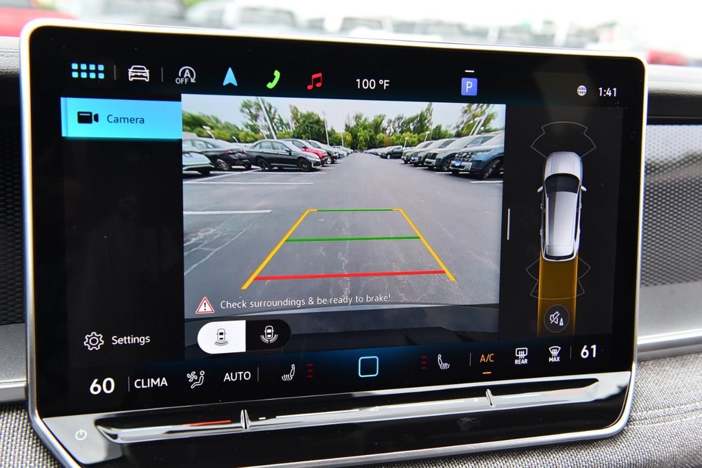 Volkswagen Tiguan Vehicle Full-screen Gallery Image 12