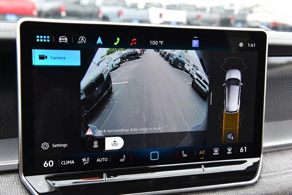 Volkswagen Tiguan Vehicle Full-screen Gallery Image 13