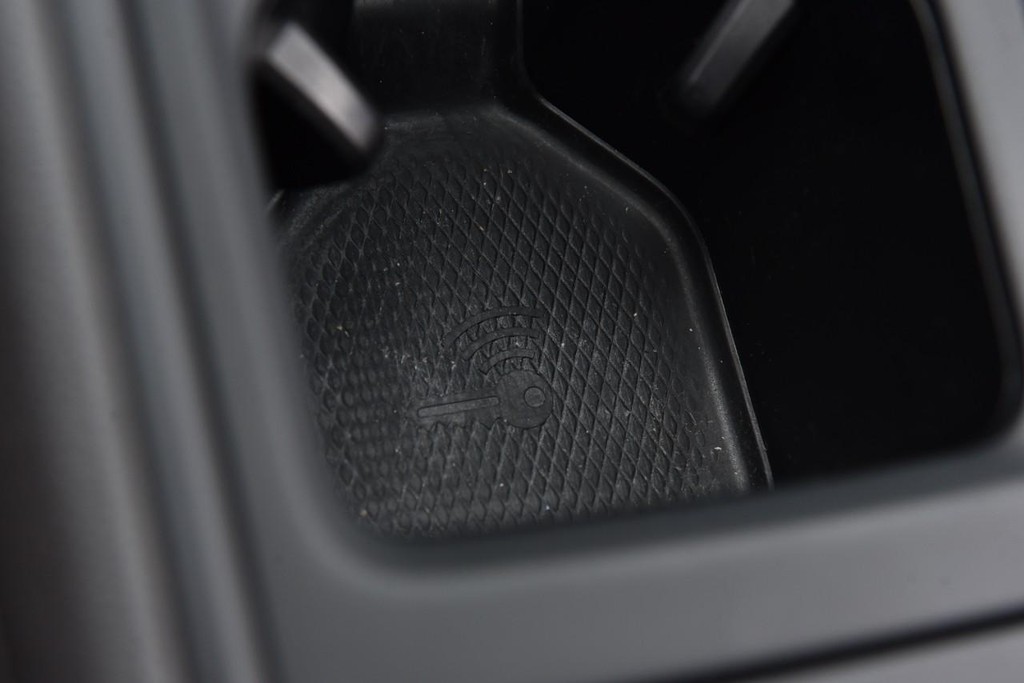 Volkswagen Tiguan Vehicle Full-screen Gallery Image 15