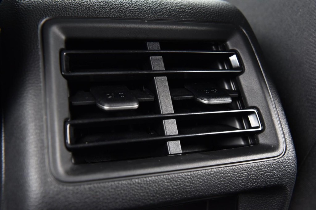 Volkswagen Tiguan Vehicle Full-screen Gallery Image 21