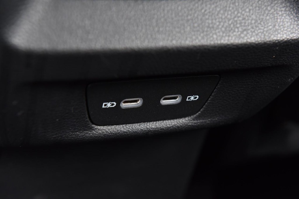 Volkswagen Tiguan Vehicle Full-screen Gallery Image 22