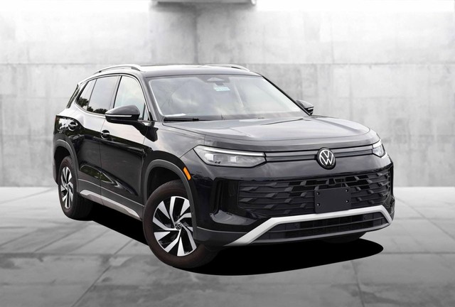 Volkswagen Tiguan Vehicle Image 02