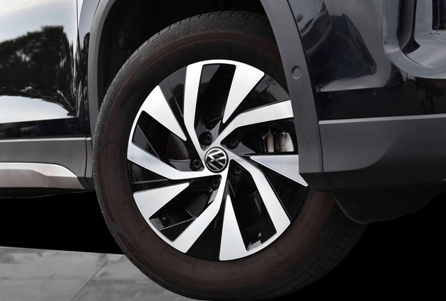 Volkswagen Tiguan Vehicle Image 03
