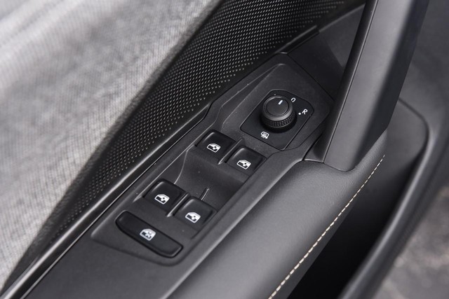 Volkswagen Tiguan Vehicle Image 08