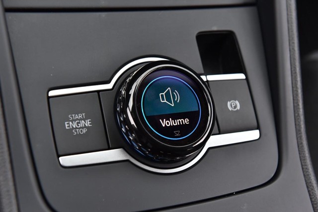 Volkswagen Tiguan Vehicle Image 16
