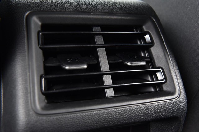 Volkswagen Tiguan Vehicle Image 21