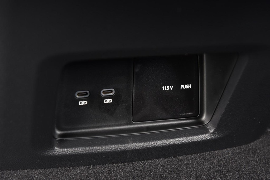 Volkswagen Atlas Cross Sport Vehicle Full-screen Gallery Image 24