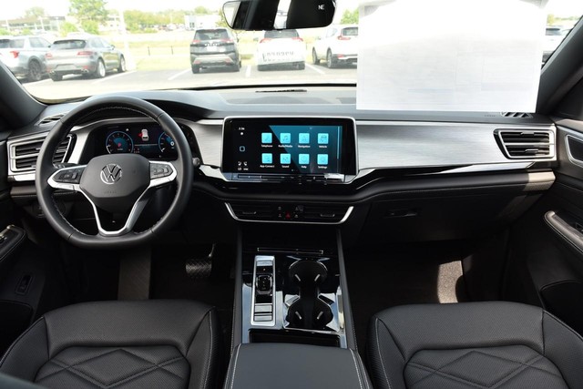 Volkswagen Atlas Cross Sport Vehicle Image 07