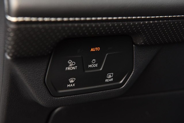 Volkswagen Atlas Cross Sport Vehicle Image 11