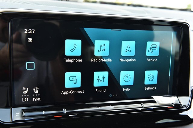 Volkswagen Atlas Cross Sport Vehicle Image 14