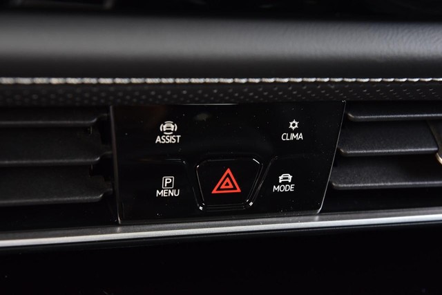 Volkswagen Atlas Cross Sport Vehicle Image 15