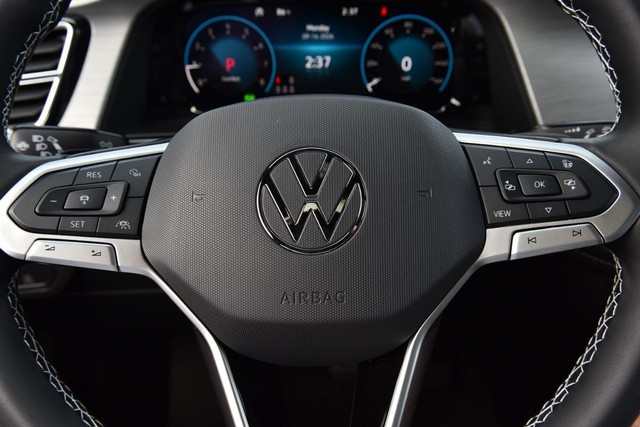 Volkswagen Atlas Cross Sport Vehicle Image 18