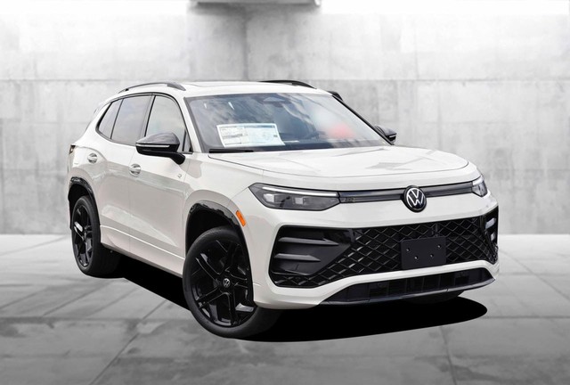 Volkswagen Tiguan Vehicle Image 02