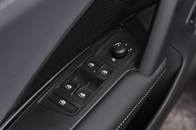 Volkswagen Tiguan Vehicle Image 08