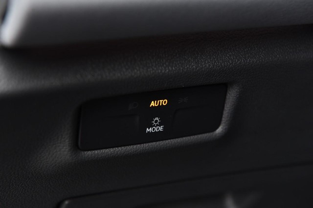 Volkswagen Tiguan Vehicle Image 11