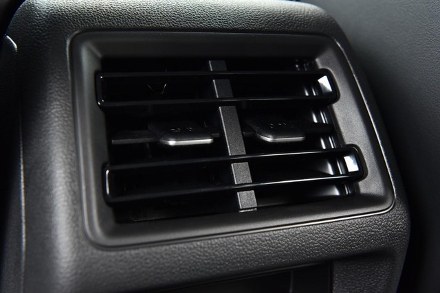 Volkswagen Tiguan Vehicle Image 23