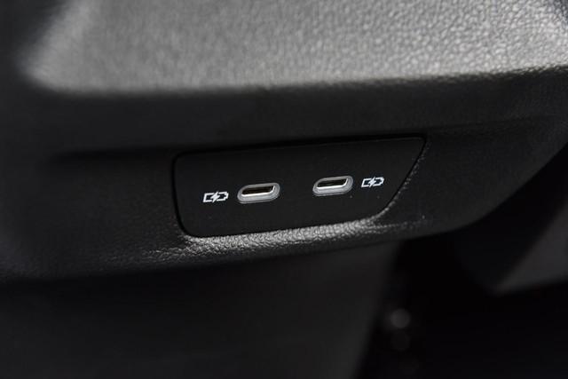 Volkswagen Tiguan Vehicle Image 24