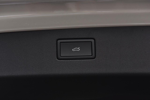 Volkswagen Tiguan Vehicle Image 26