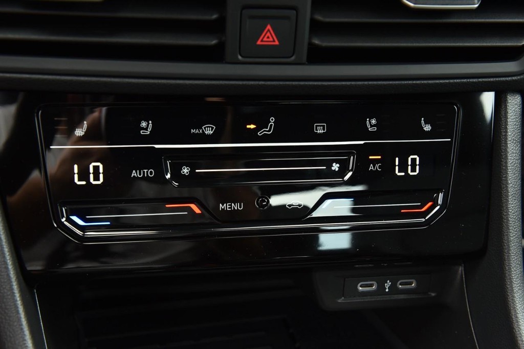 Volkswagen Jetta GLI Vehicle Full-screen Gallery Image 15