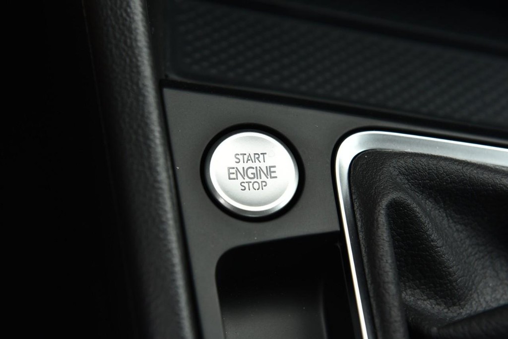 Volkswagen Jetta GLI Vehicle Full-screen Gallery Image 17