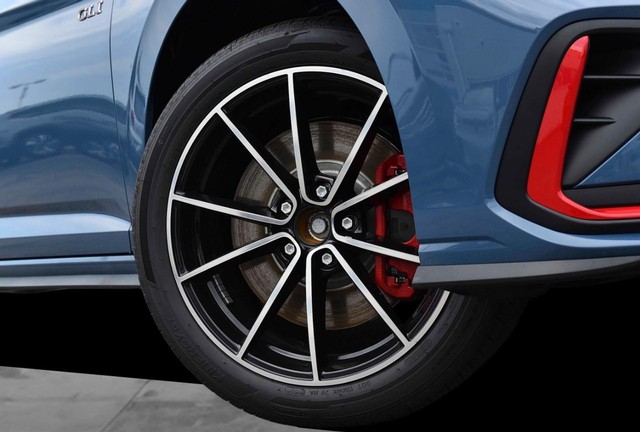 Volkswagen Jetta GLI Vehicle Image 03