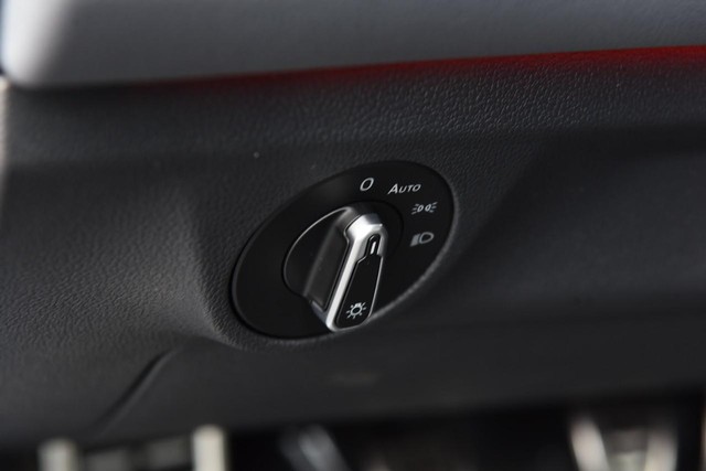 Volkswagen Jetta GLI Vehicle Image 11