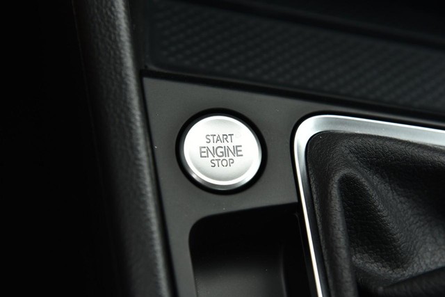 Volkswagen Jetta GLI Vehicle Image 17