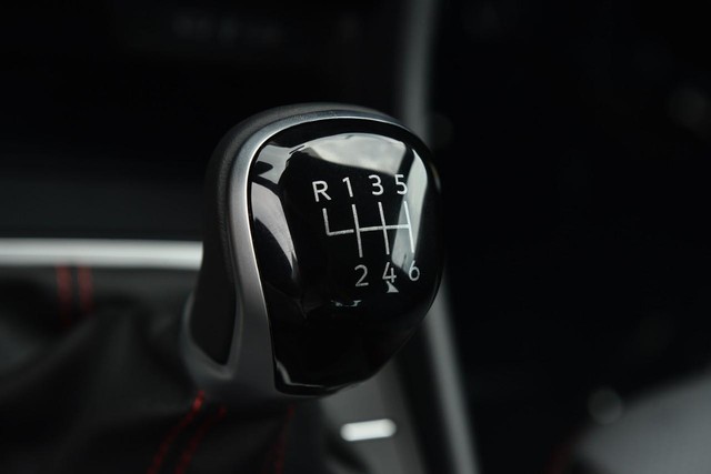 Volkswagen Jetta GLI Vehicle Image 18