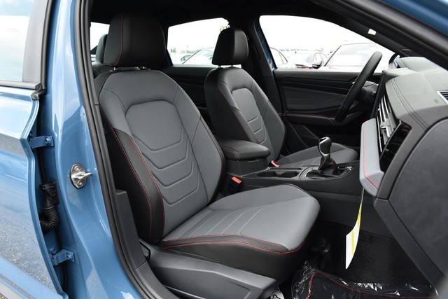 Volkswagen Jetta GLI Vehicle Image 22