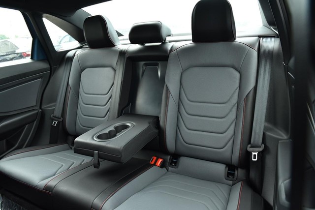 Volkswagen Jetta GLI Vehicle Image 24