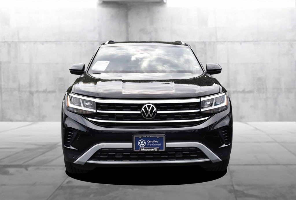 Volkswagen Atlas Cross Sport Vehicle Full-screen Gallery Image 4