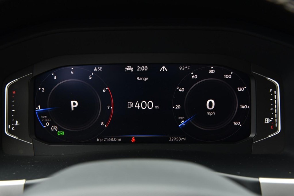 Volkswagen Atlas Cross Sport Vehicle Full-screen Gallery Image 12