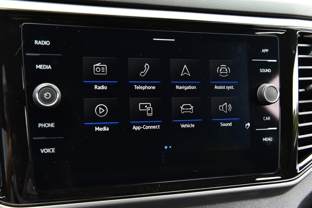 Volkswagen Atlas Cross Sport Vehicle Full-screen Gallery Image 14