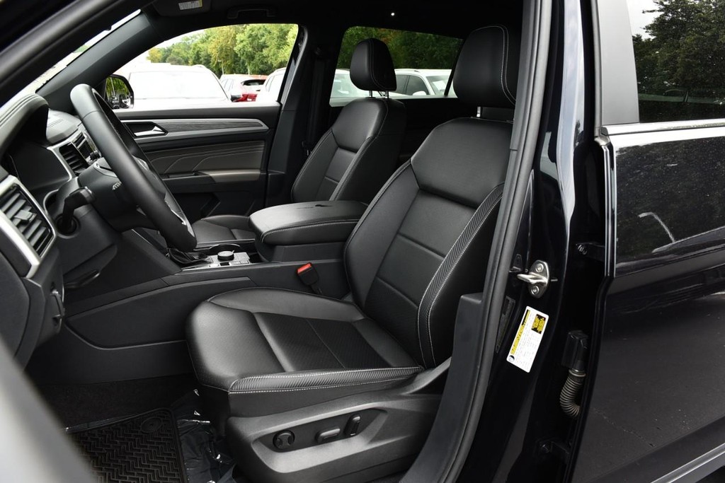 Volkswagen Atlas Cross Sport Vehicle Full-screen Gallery Image 19