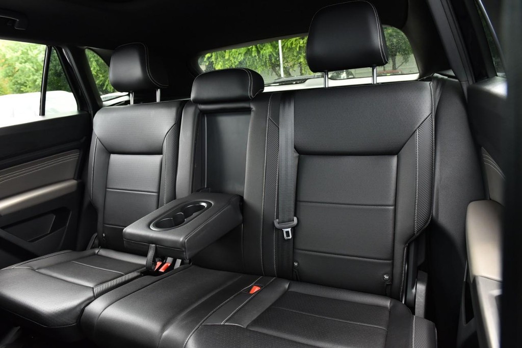 Volkswagen Atlas Cross Sport Vehicle Full-screen Gallery Image 22