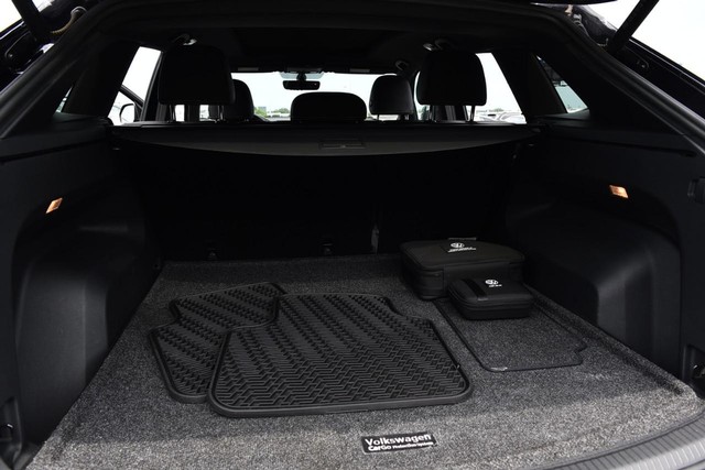 Volkswagen Atlas Cross Sport Vehicle Image 25