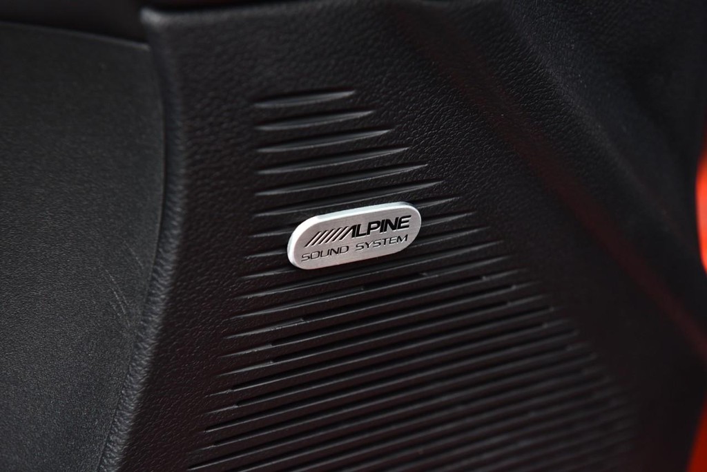 Dodge Challenger Vehicle Full-screen Gallery Image 10