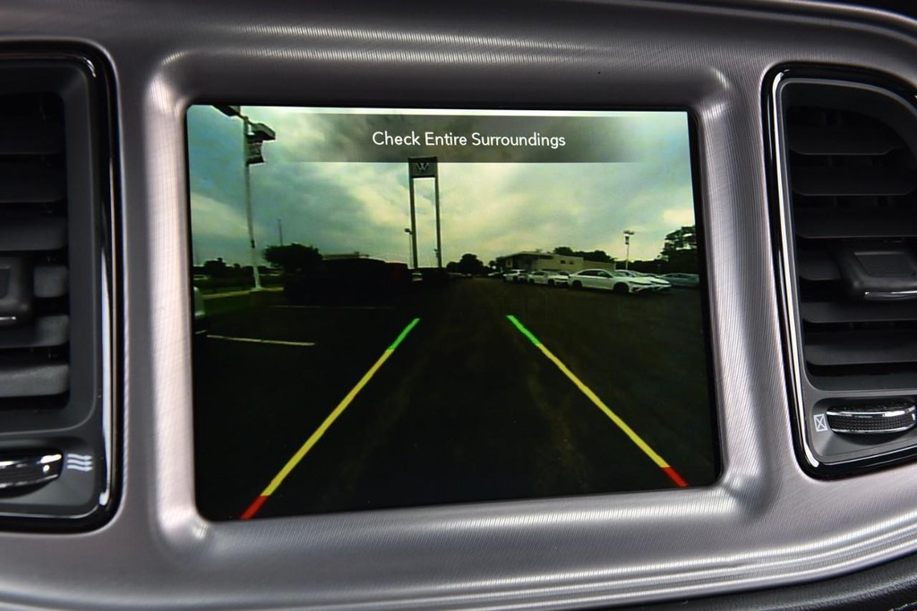 Dodge Challenger Vehicle Full-screen Gallery Image 15