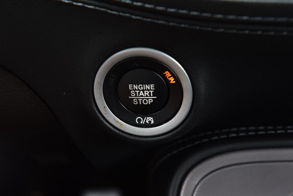 Dodge Challenger Vehicle Full-screen Gallery Image 18