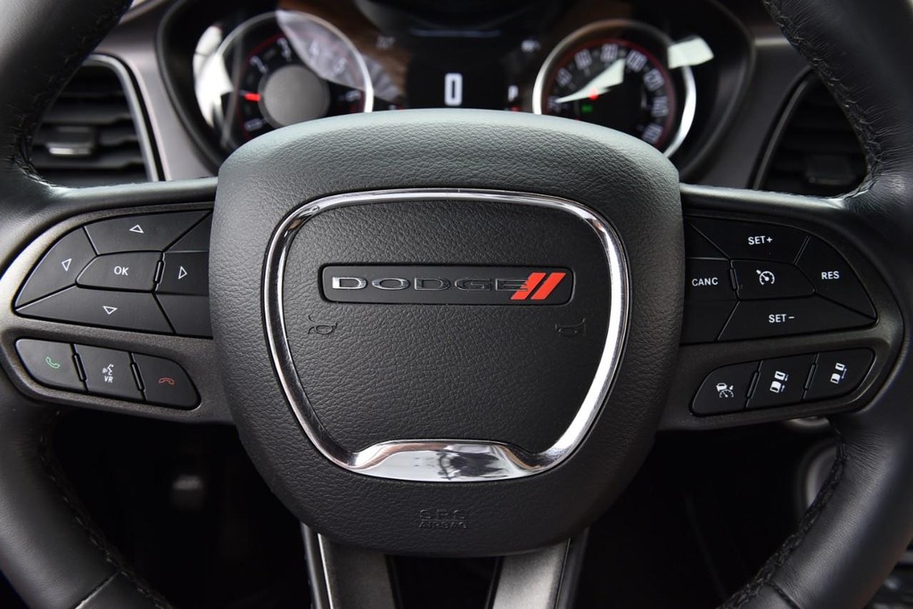 Dodge Challenger Vehicle Full-screen Gallery Image 19