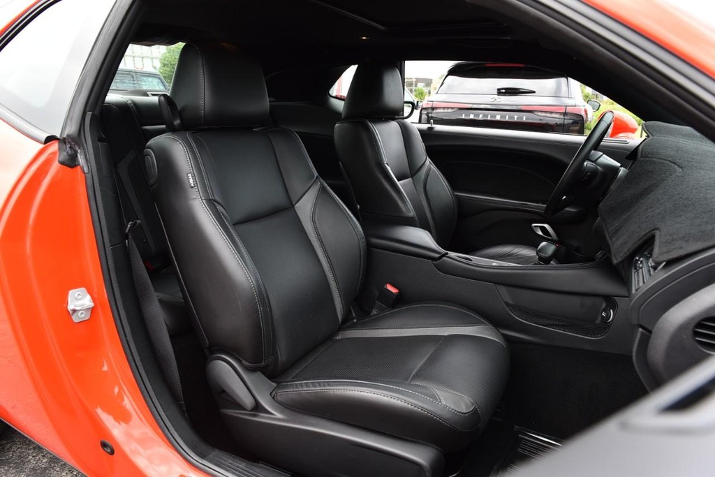 Dodge Challenger Vehicle Full-screen Gallery Image 21