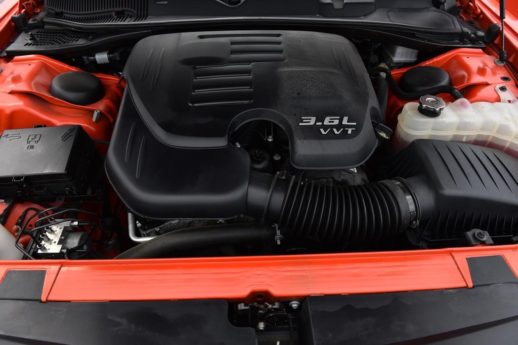 Dodge Challenger Vehicle Full-screen Gallery Image 25