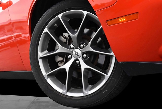 Dodge Challenger Vehicle Image 03