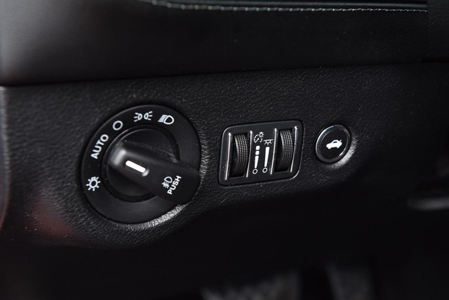 Dodge Challenger Vehicle Image 13