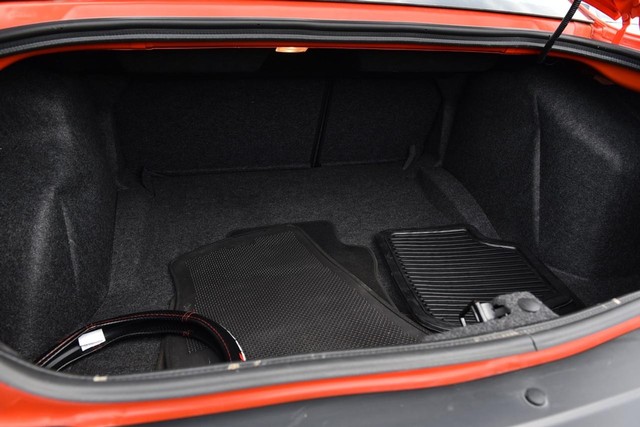 Dodge Challenger Vehicle Image 24