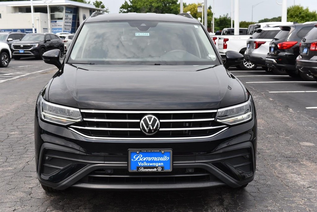 Volkswagen Tiguan Vehicle Full-screen Gallery Image 4